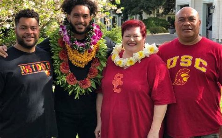 
Who are Talanoa Hufanga Parents? Talanoa Hufanga Biography, Parents Name and More 
