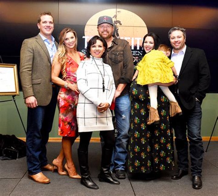 
Who Is Anissia Tugendhat? Learn About Tom Tugendhat’s Wife And Family 