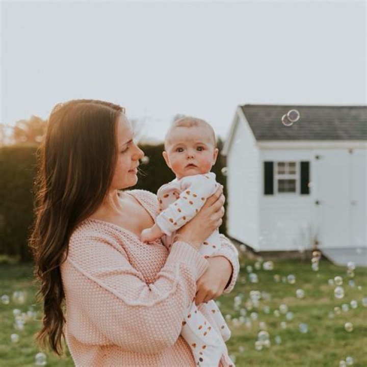 Who Is Beto Lee Esposa Talita Alves? Meet His Filha Izabella Lee De Carvalho