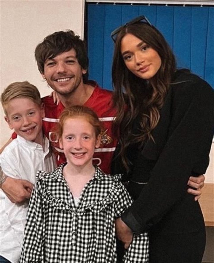 
Who is Phoebe Tomlinson, Louis Tomlinson’s sister? 