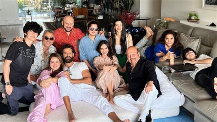 Who Is Saba Azad Husband? Family Background And Photos On Instagram