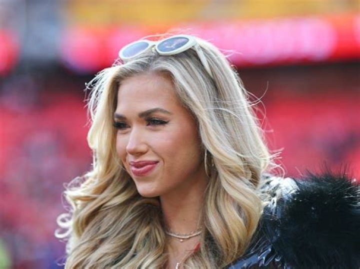 
Who is the Chiefs Owner’s Daughter… Social Media Star Gracie Hunt is Miss Kansas USA 2021? 