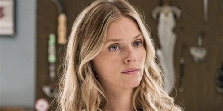 
Who is Tracy Spiridakos from “MacGyver”? Her Bio: ex-fiancee Jon Cor, Net Worth, Family, Story, Affair 