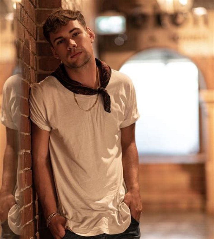 
Zac Vran Height, Weight, Net Worth, Age, Birthday, Wikipedia, Who, Nationality, Biography 