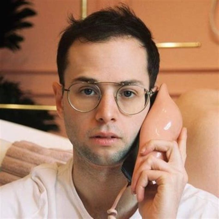 Zach Kornfeld’s Biography: Girlfriend, Net Worth, Arrested. Gay?